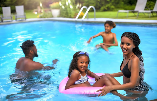 Cómo calentar una piscina
